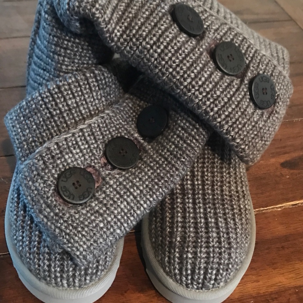 NEW- Authentic Women’s UGG Classic Carey Boot-6
